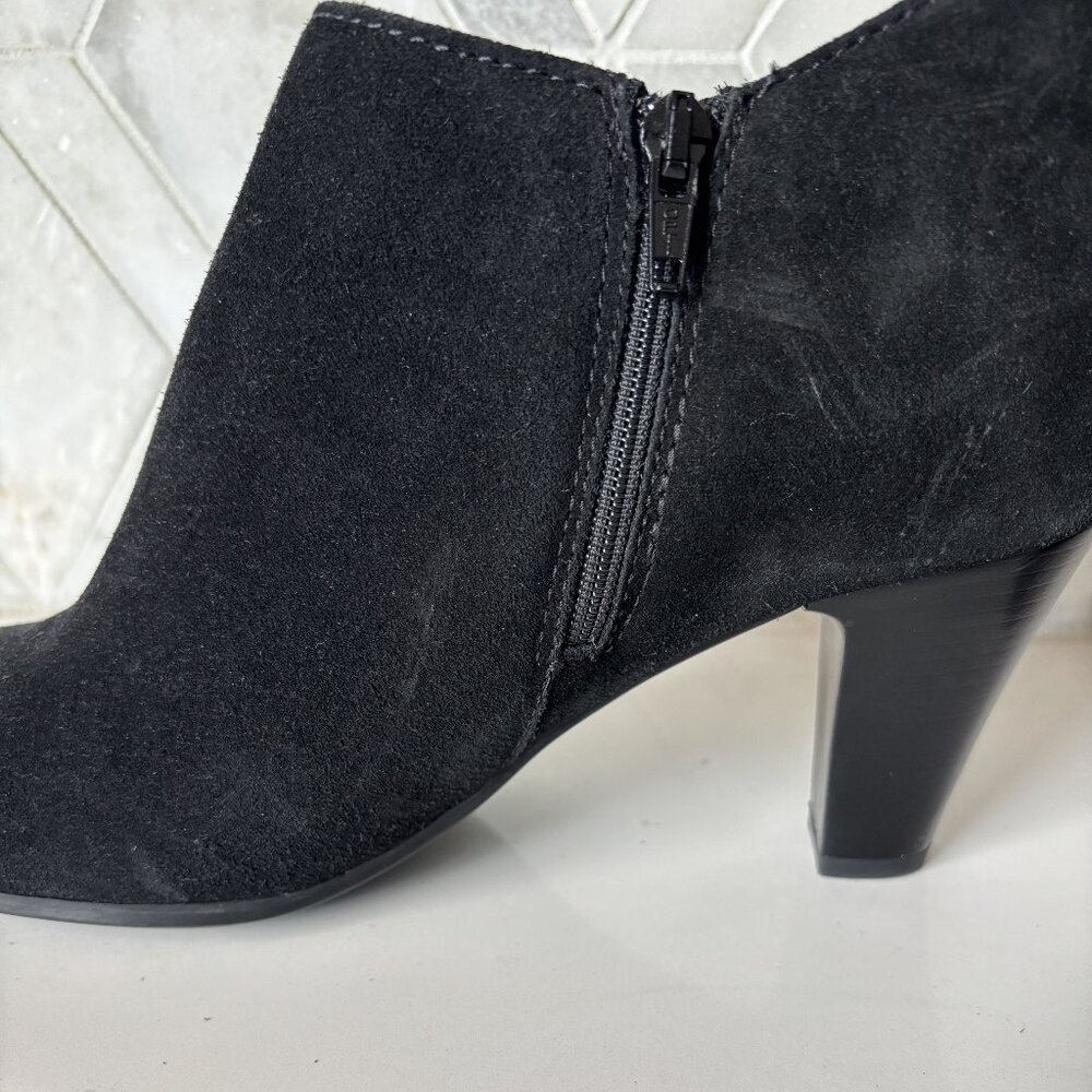 La Canadienne 9M Black Low Top Cone Heel Ankle Bootie Zipper Suede Donovan Boot - Picture 2 of 9